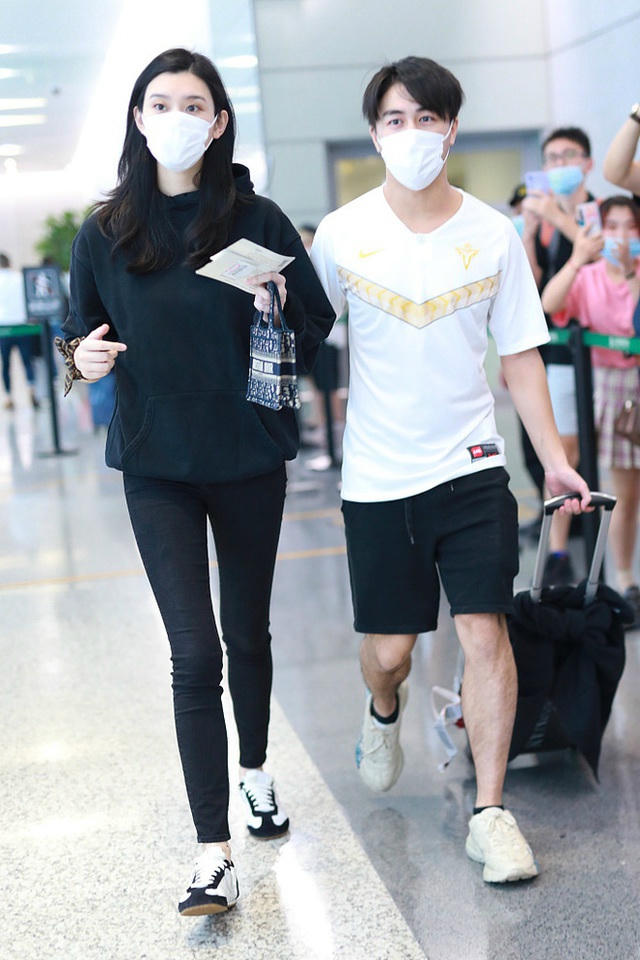 Vợ chồng siêu mẫu áo tắm Hề Mộng Dao chiến tranh lạnh - 6