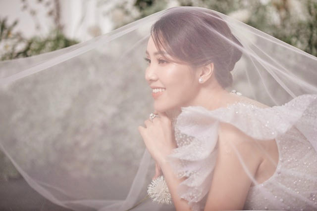 Á hậu Thuỵ Vân hứa chọn váy cưới cho bạn gái NSND Công Lý ngày lên xe hoa - 7