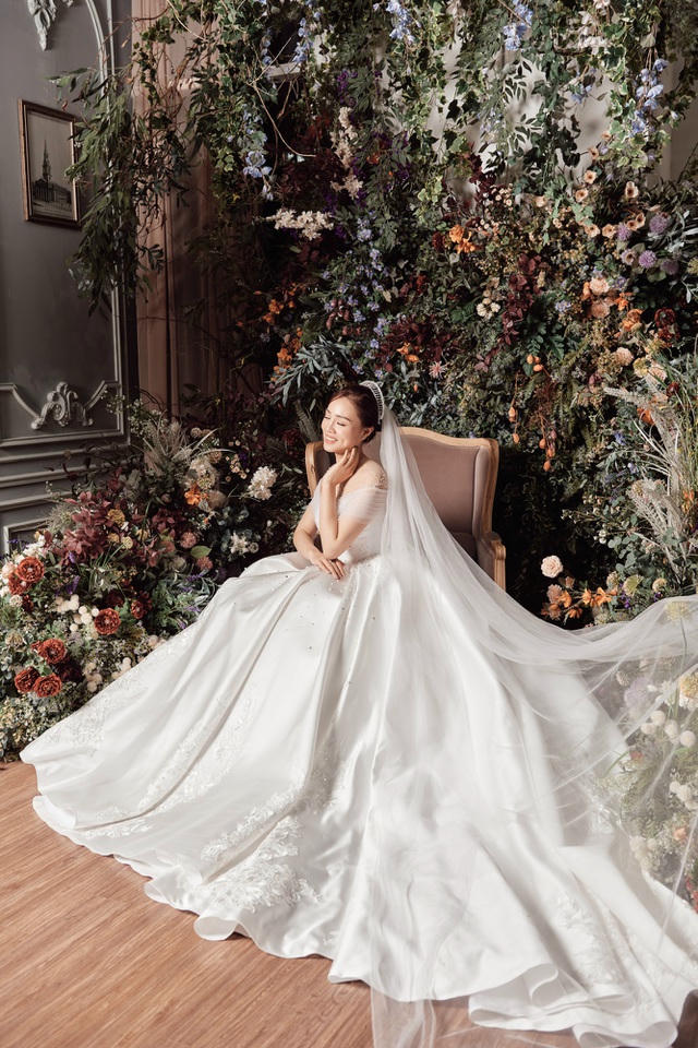 Á hậu Thuỵ Vân hứa chọn váy cưới cho bạn gái NSND Công Lý ngày lên xe hoa - 11