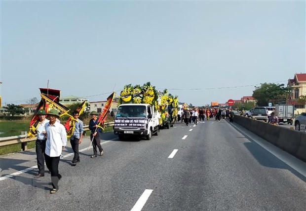 Tiec thuong Chu tich xa o Quang Binh vi dan quen minh trong mua lu hinh anh 2