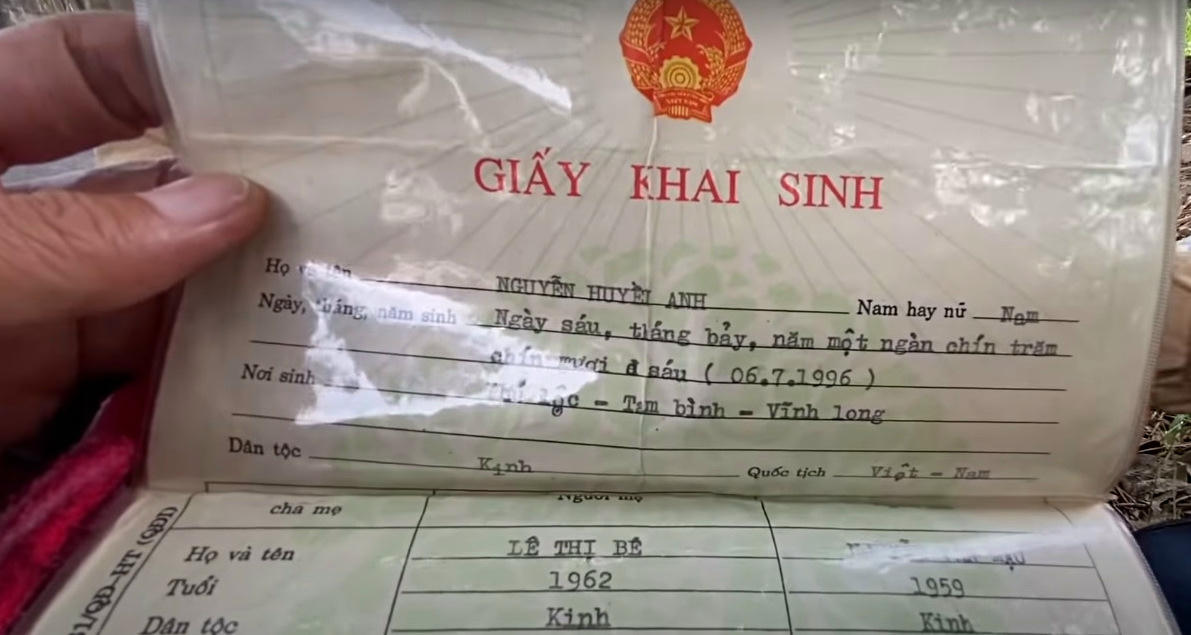 Người mẹ miền Tây khóc cạn nước mắt tìm con mất tích suốt 6 năm