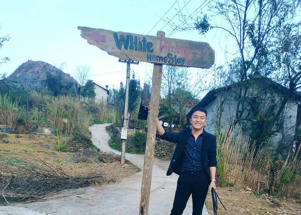 Khách Tây bất ngờ đến nhà, chàng trai H'Mông 'trúng' lớn