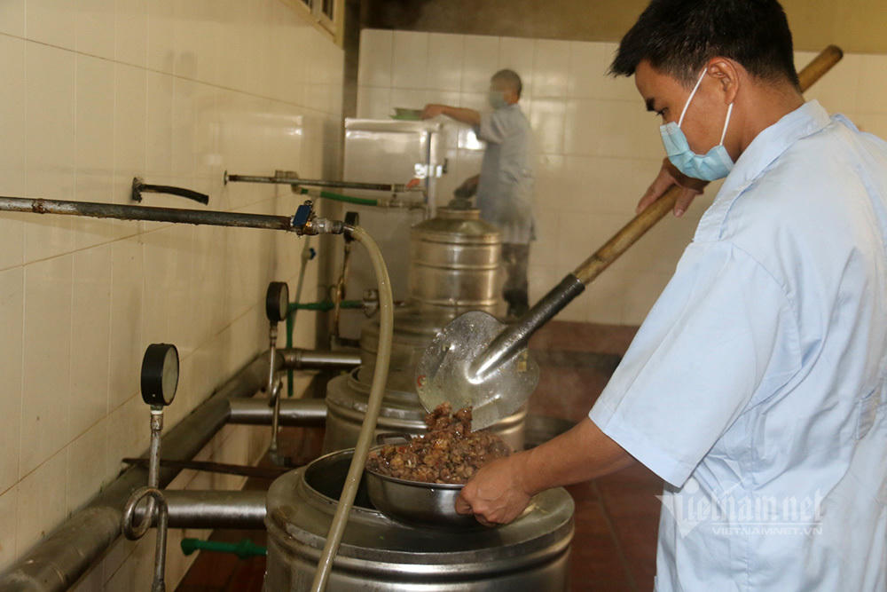 Bữa ăn 100 nghìn đồng mỗi ngày của người Hà Nội trong khu cách ly