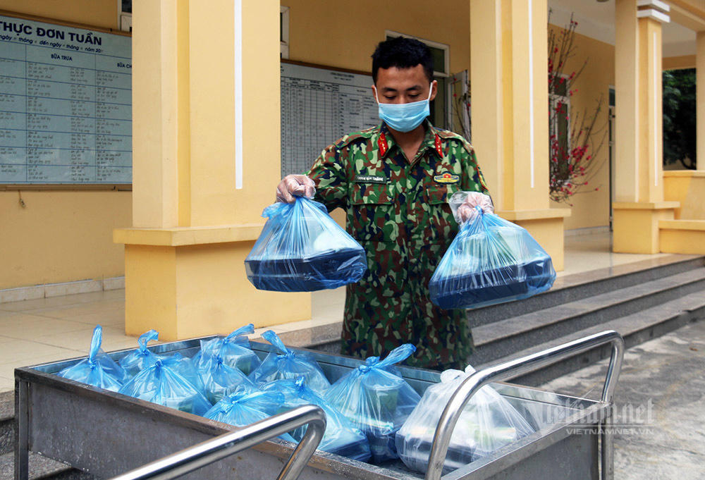 Bữa ăn 100 nghìn đồng mỗi ngày của người Hà Nội trong khu cách ly