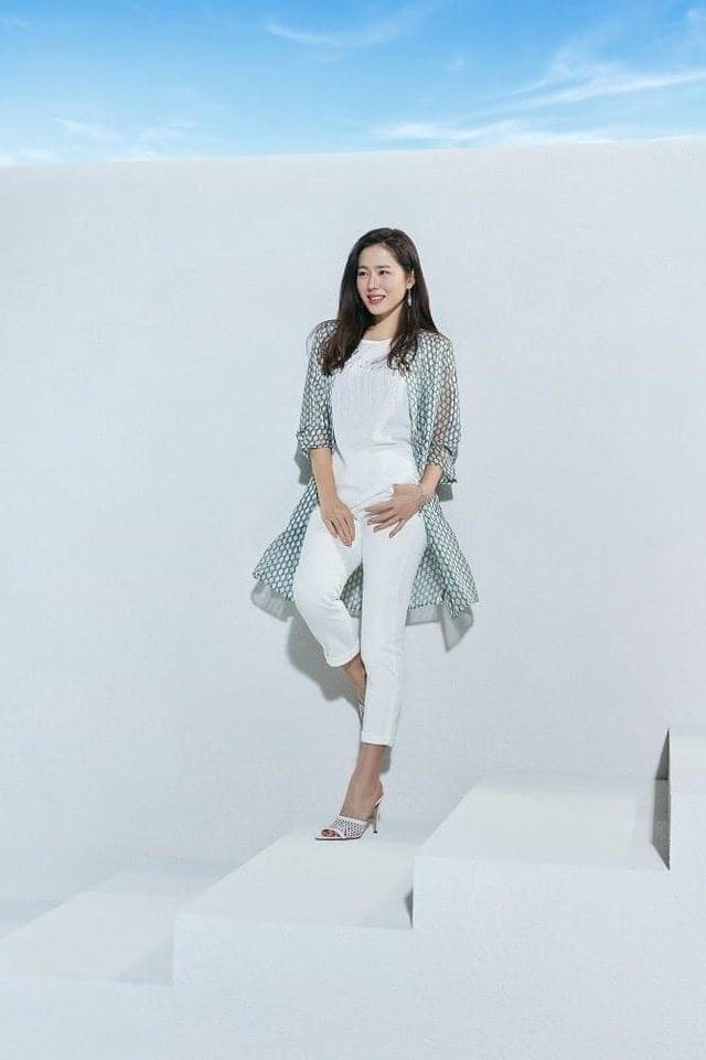 Hai chị đẹp Song Hye Kyo và Son Ye Jin đọ sắc khi làm người mẫu - 12