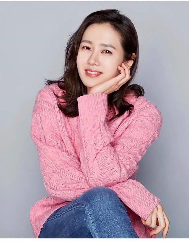 Hai chị đẹp Song Hye Kyo và Son Ye Jin đọ sắc khi làm người mẫu - 11