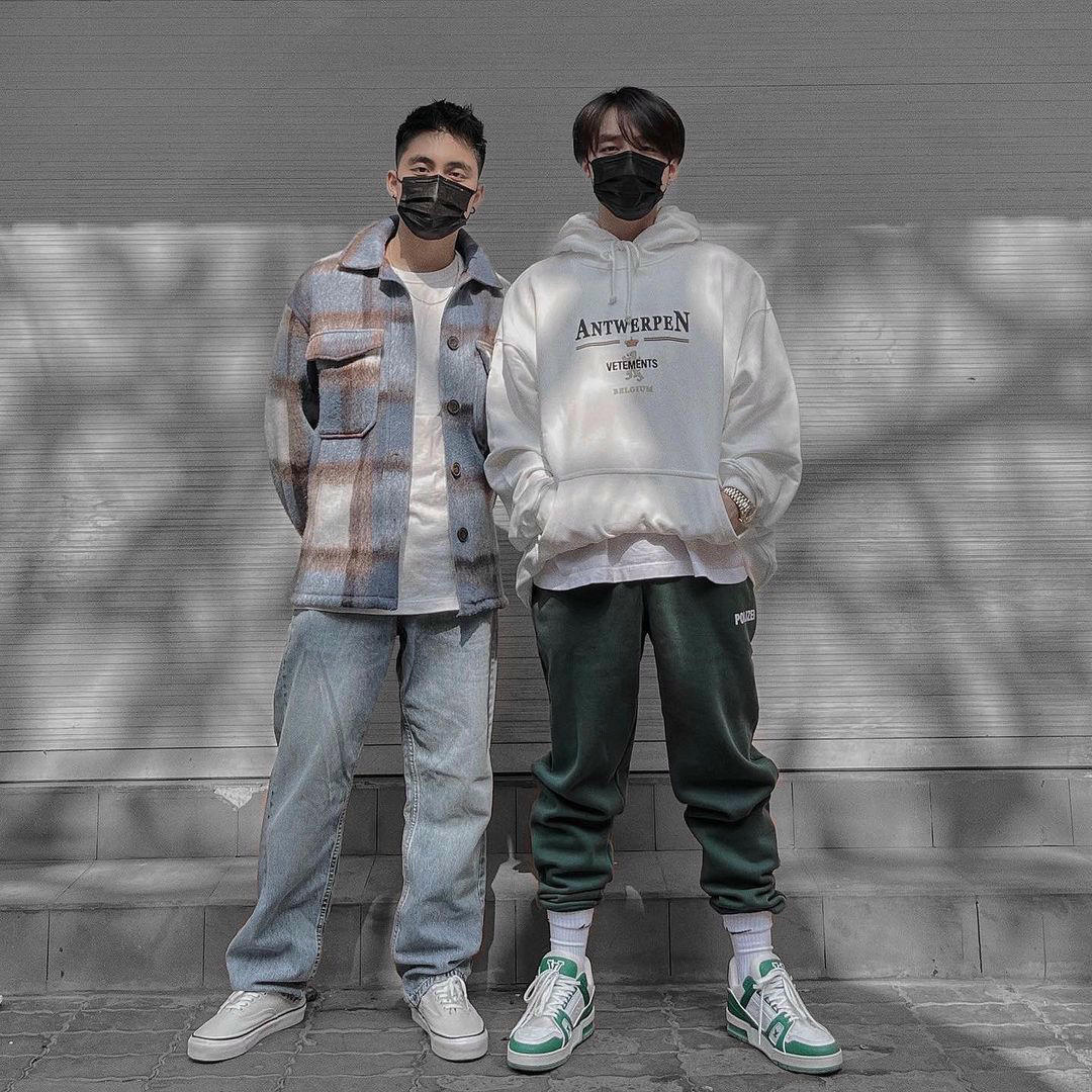 Clip: Hé lộ khoảnh khắc hiếm anh em nhà Sơn Tùng nhận lì xì, số tiền của Việt Hoàng làm netizen phải bình luận - Ảnh 4. Clip: Hé lộ khoảnh khắc hiếm anh em nhà Sơn Tùng nhận lì xì, số tiền của Việt Hoàng làm netizen phải bình luận - Ảnh 4.