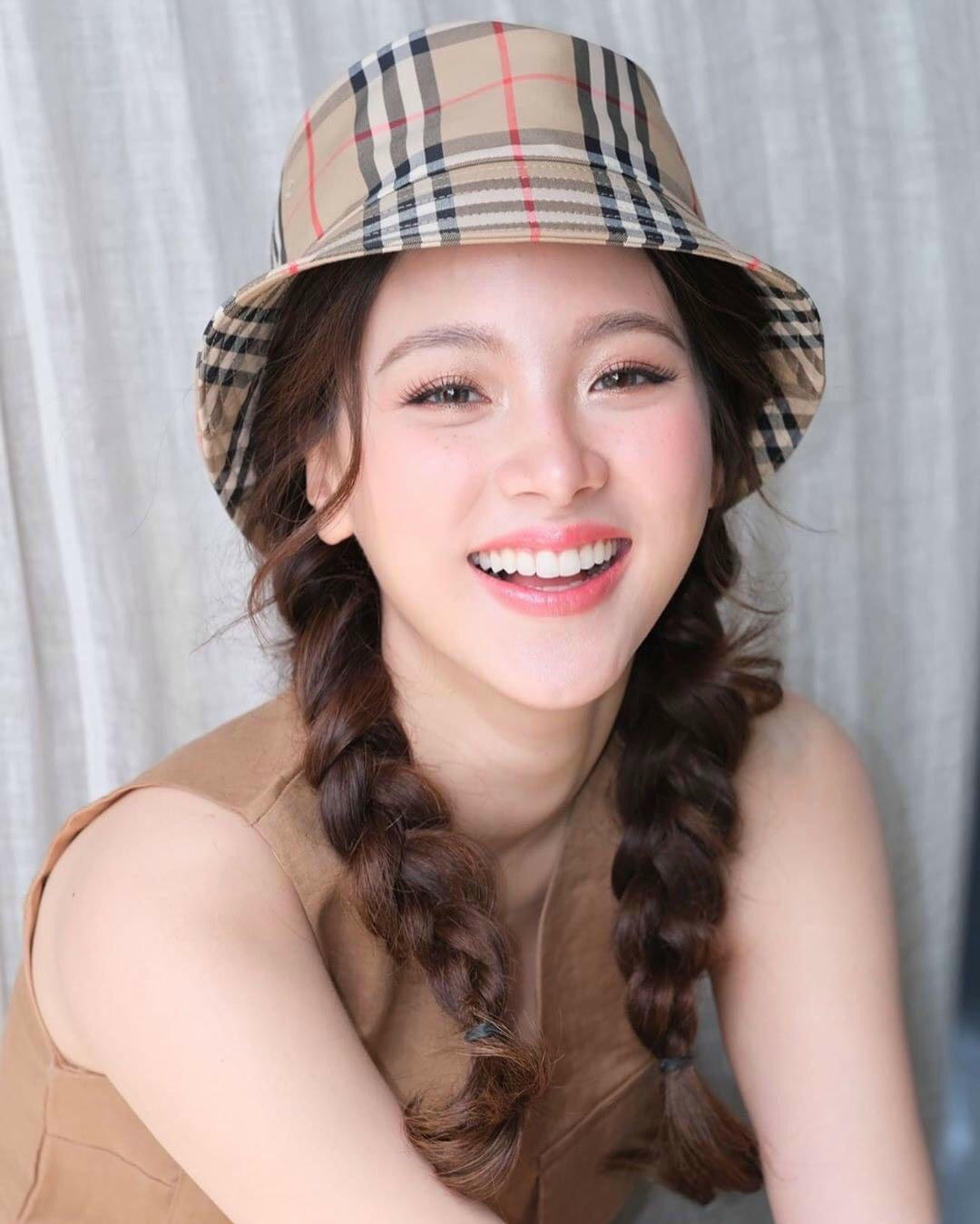 Vẻ đẹp "vạn người mê" của nữ minh tinh quyến rũ bậc nhất màn ảnh Thái Lan - Ảnh 2. Vẻ đẹp "vạn người mê" của nữ minh tinh quyến rũ bậc nhất màn ảnh Thái Lan - Ảnh 2.