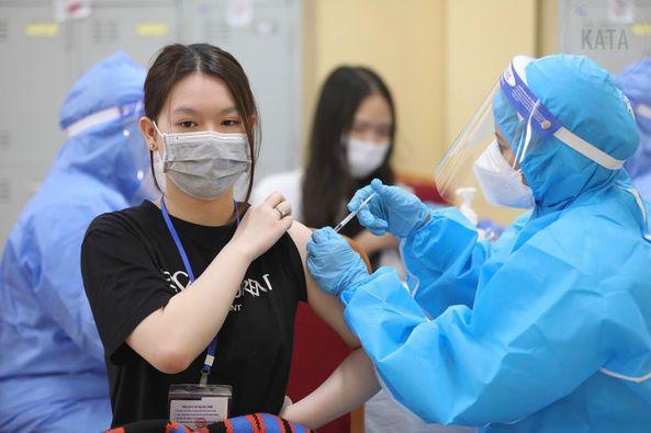 Chiều 4/4: Người từng là F0 từ 5 tuổi trở lên sau bao lâu thì tiêm vaccine phòng COVID-19? - Ảnh 1.