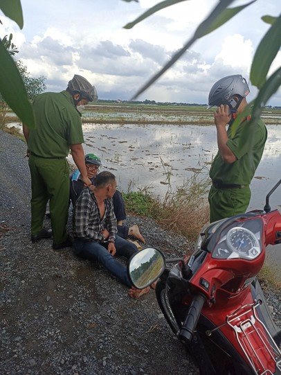 TP.HCM: Bị đạp gãy chân, trinh sát vẫn "sống chết" bắt được tội phạm truy nã - Ảnh 1.
