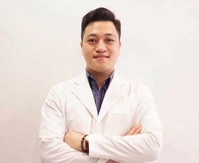 Hoảng hốt vì hậu quả dùng máy massge, bơm silicon nâng cấp cậu nhỏ - Ảnh 1.