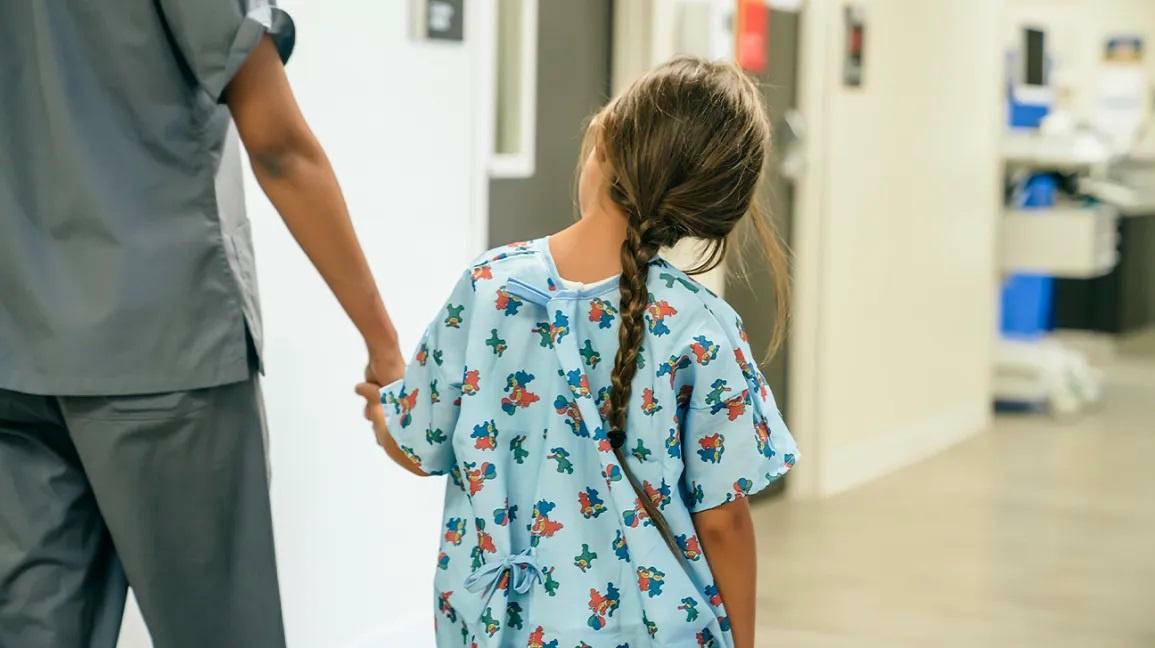 nguyen nhan gay viem gan bi an o tre em anh 1