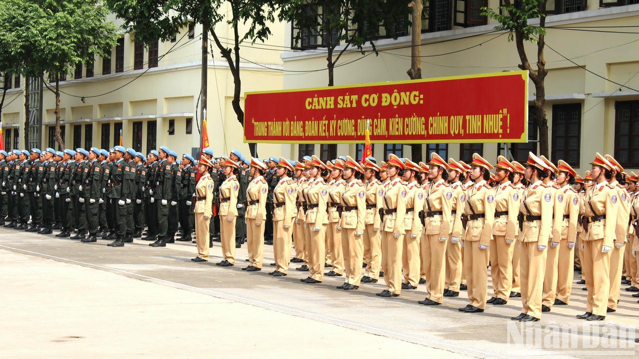 [Ảnh] Lực lượng vũ trang hăng say luyện tập diễu binh, diễu hành chào mừng Chiến thắng 30/4 ảnh 3