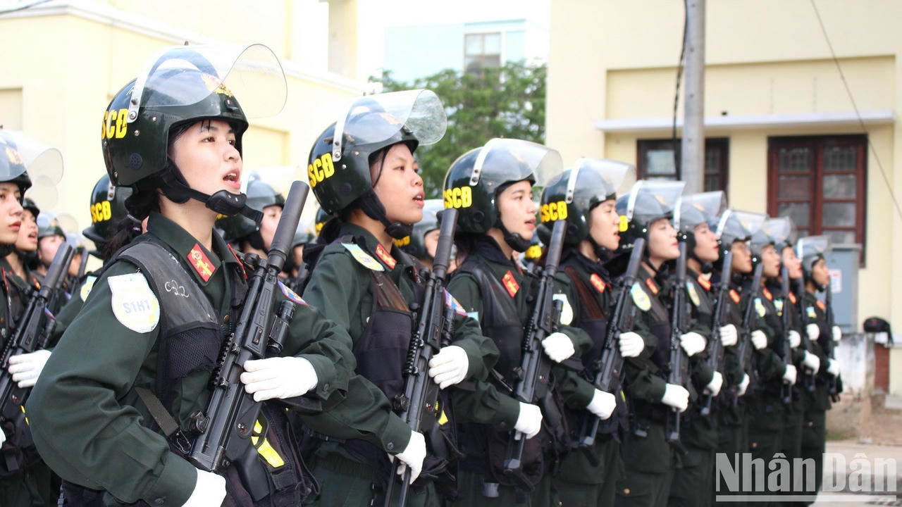 [Ảnh] Lực lượng vũ trang hăng say luyện tập diễu binh, diễu hành chào mừng Chiến thắng 30/4 ảnh 6