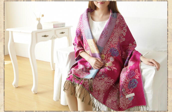 Những mẫu khăn quàng bạn gái nên có mùa đông 2016