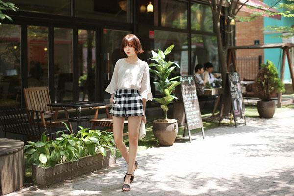 10 gợi ý chọn đồ hè cho quý cô thấp bé