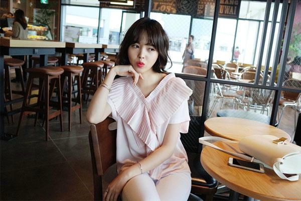 10 gợi ý chọn đồ hè cho quý cô thấp bé