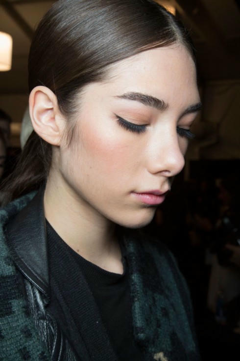 Cách kẻ mắt kiểu hình cánh