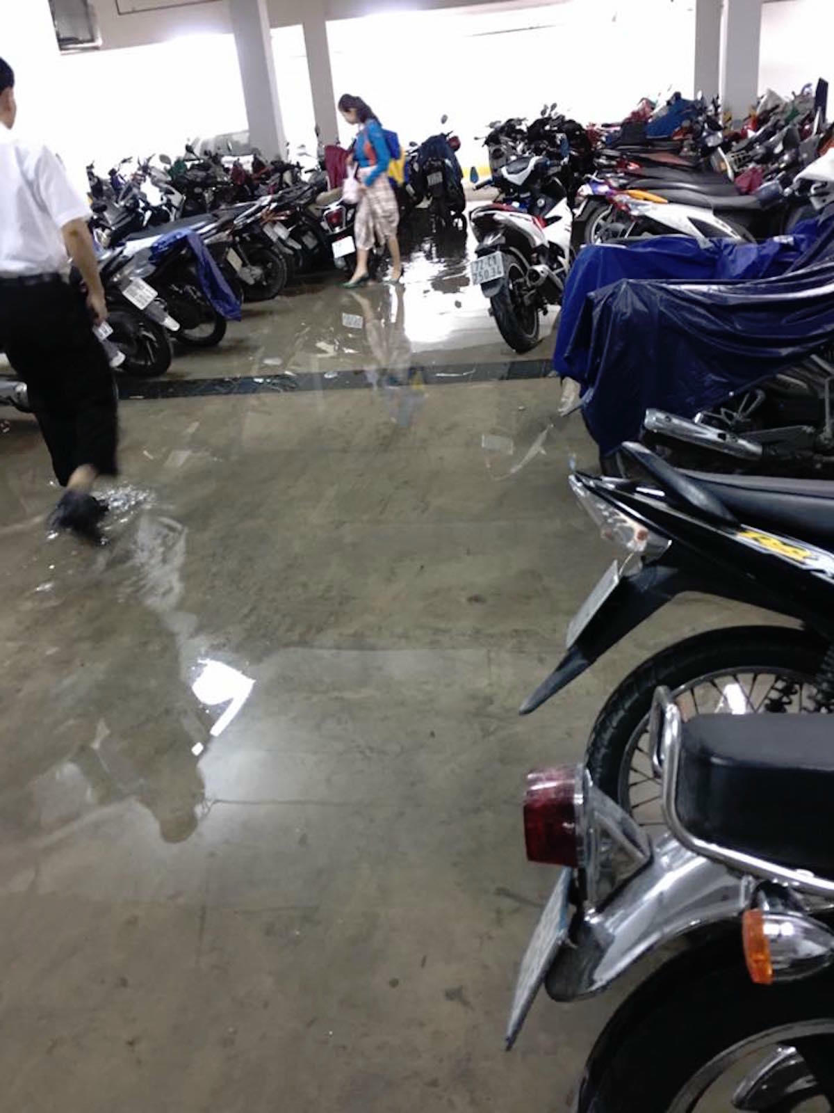 Hầm để xe trở thành hầm chứa nước