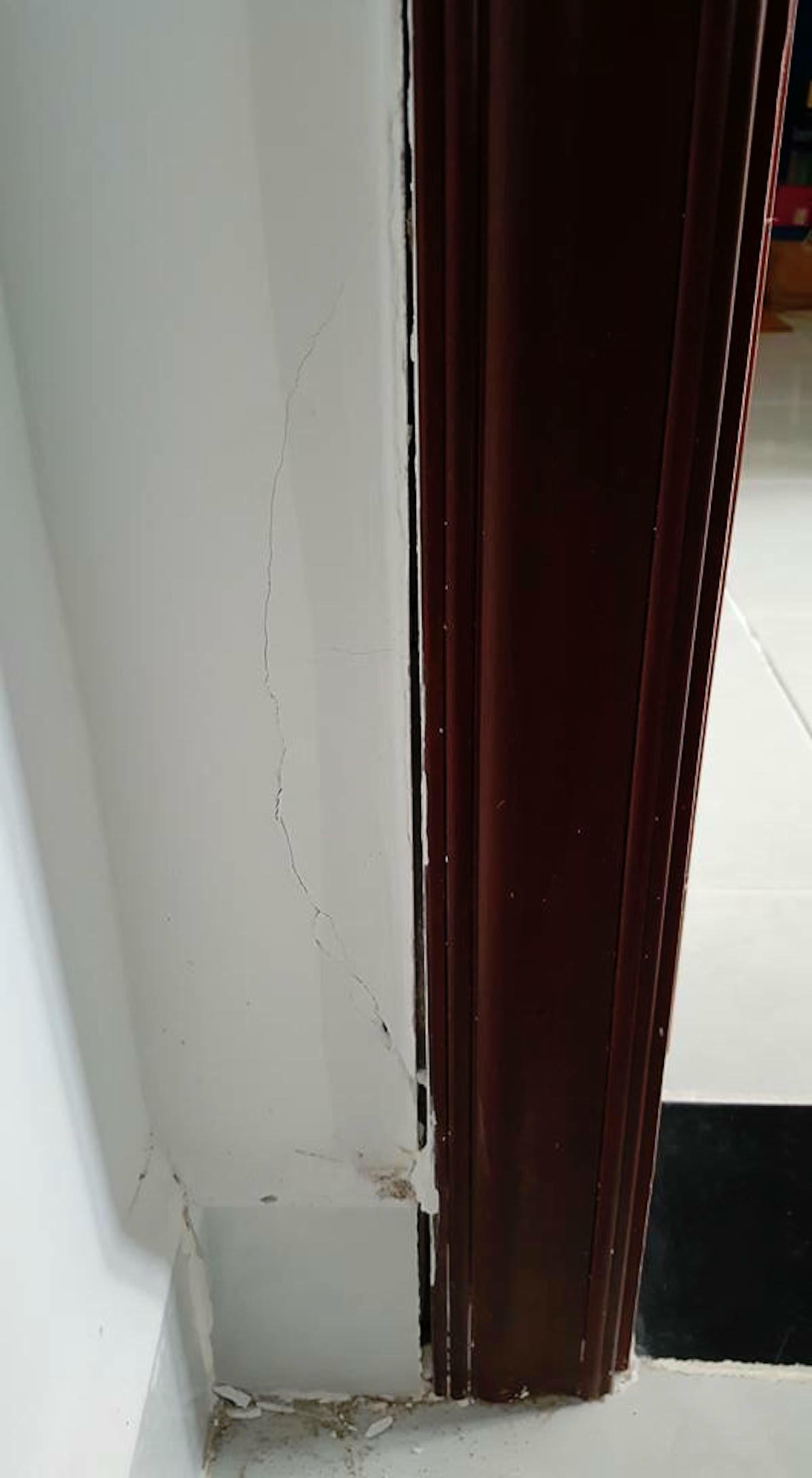 Công trình xuống cấp trầm trọng dù mới đưa vào sử dụng