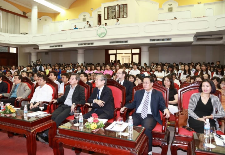 VNU - Cong bo hieu truong Truong DH Giao duc (3)