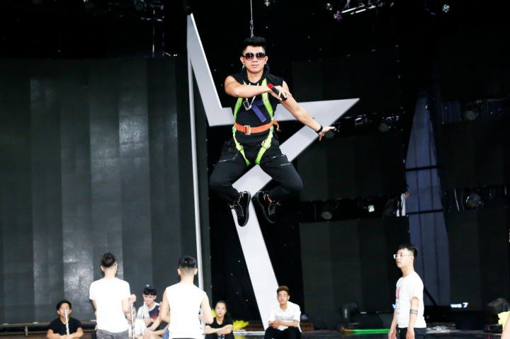 Luong Bang Quang - Tap luyen tiet muc Tung bay (5)