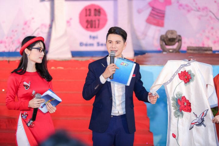 Ban dau gia chiec ao dai cua Ch_ t_ch H_i Li_n Hi_p Ph_ N_ VN