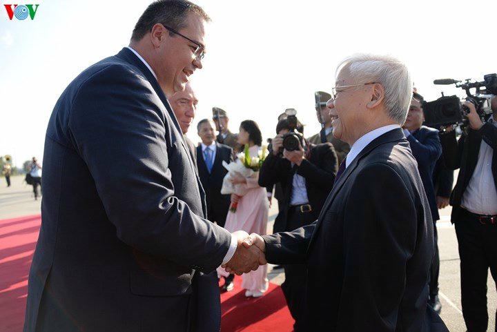 {title} Lễ đón Tổng bí thư Nguyễn Phú Trọng tại sân bay Hungary