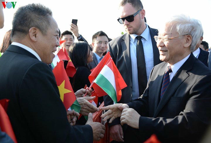 {title} Lễ đón Tổng bí thư Nguyễn Phú Trọng tại sân bay Hungary