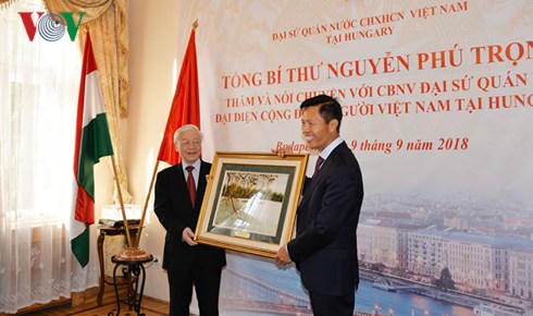 moi nguoi viet nam hay la cau noi cho moi quan he voi hungary hinh 2