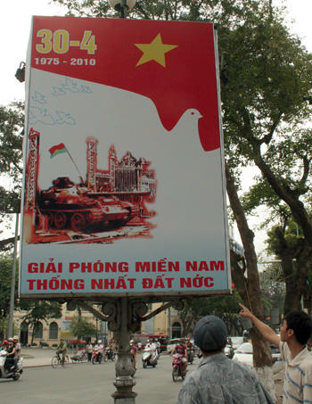 Pano khẩu hiệu sai chính tả, sai nội dung và treo...cẩu thả!