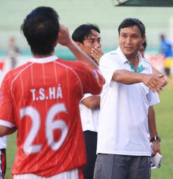 HLV Mai Đức Chung và Navibank SG có chiến thắng đầu tay