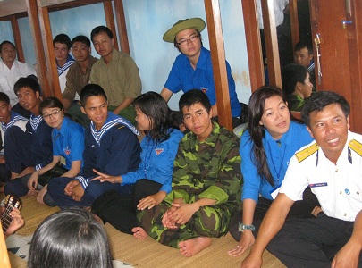 Giao lưu các chiến sỹ đảo chìm (Quần đảo Trường Sa)