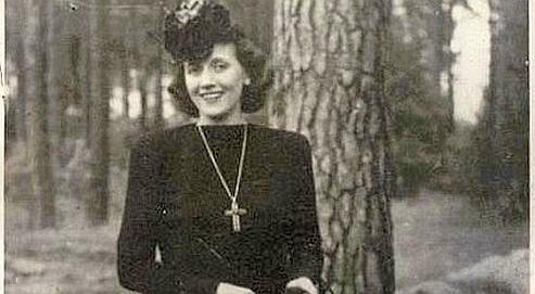 Ca sĩ kiêm điệp viên