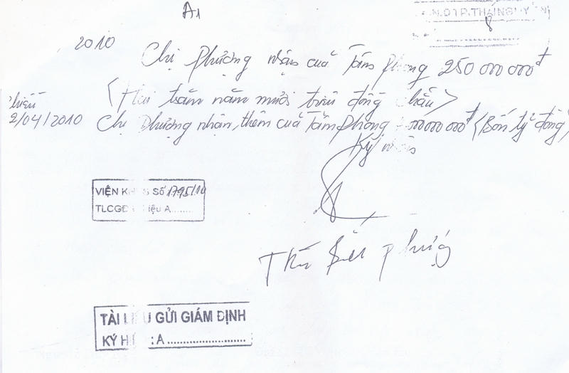 Chữ viết thêm số tiền 4 tỉ đồng trên giấy giao nhận tiền đã được giám định  làm rõ