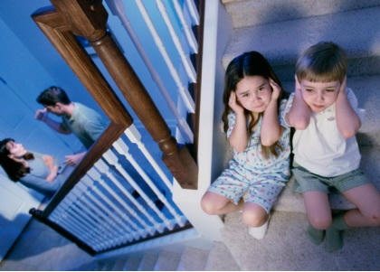 Những bố mẹ bên bờ chia cắt - Phút giây thôi, hãy nghe tiếng con mình! Ảnh minh họa