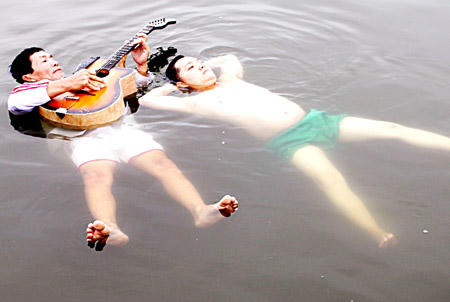 Hai cha con ông Bạch