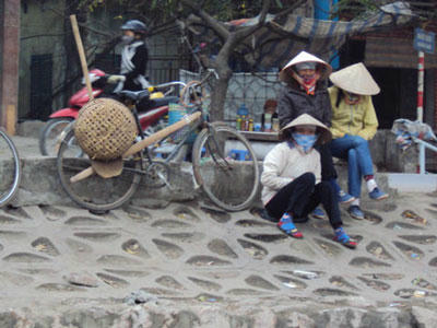 Co ro chờ việc. Ảnh: VietNamNet