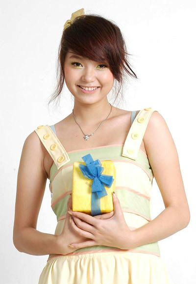 Minh Hằng được mệnh danh là  “nữ hoàng quảng cáo”.