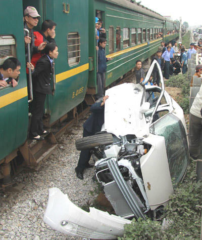 Chiếc xe mới thì nát bấy