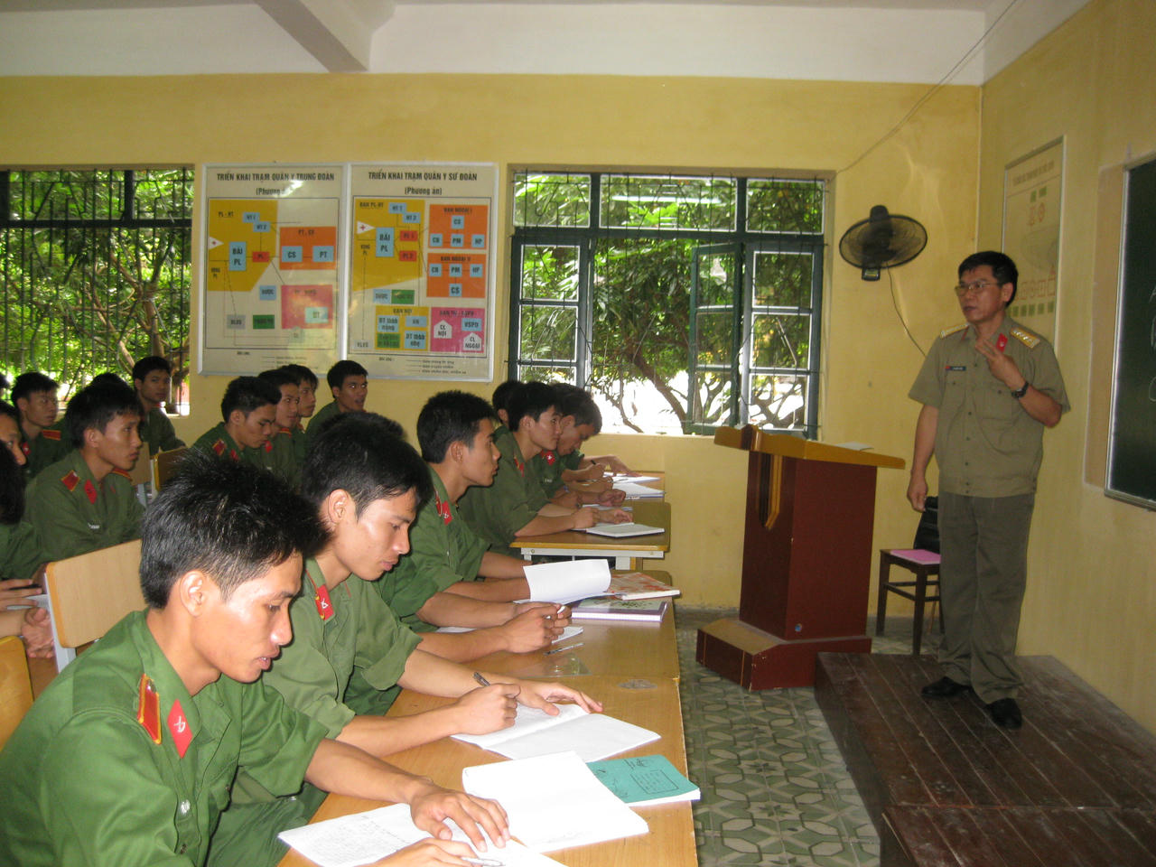 Trên giảng đường Học viện Hậu cần