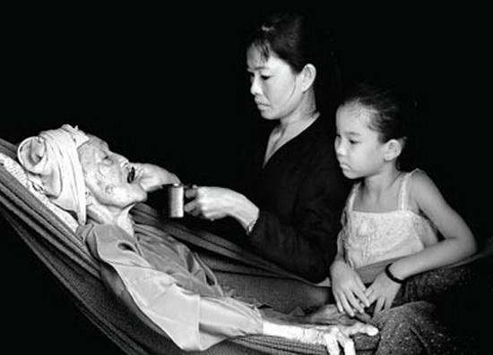 Tác phẩm ảnh “Hiếu thảo ngàn đời” của tác giả Lâm Thanh Liêm