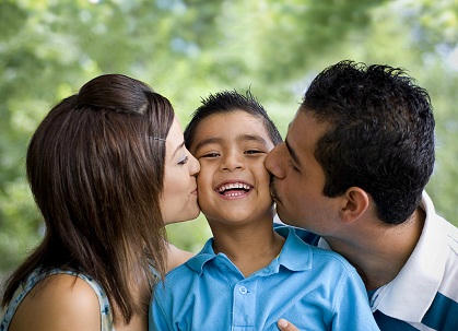 Bên cạnh việc yêu thương, cưng chiều, các bậc cha mẹ chỉ có một con cần lựa chọn phương pháp giáo dục phù hợp để nhân cách của trẻ phát triển hoàn thiện. Ảnh chỉ mang tính minh họa.