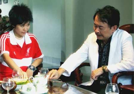 Diễn viên Hai Nhất (bên phải) vào vai Bảy Xoài - nhân vật lấy từ nguyên mẫu trùm xã hội đen Năm Cam.