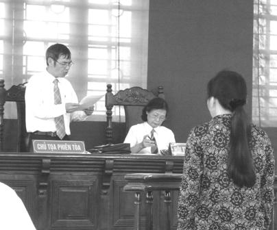 HĐXX công bố bản án với Mai Thị Sen.