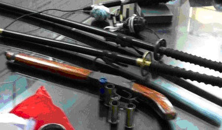 Tang vật nhóm côn đồ sử dụng bị thu giữ