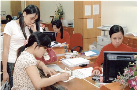 Làm thủ tục vay vốn ngân hàng