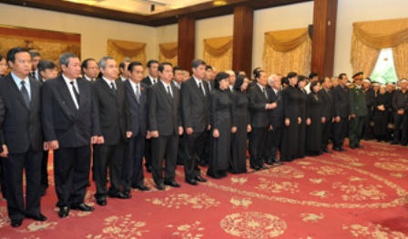 Đoàn Đoàn đại biểu TPHCM do Bí thư Thành ủy Lê Thanh Hải dẫn đầu viếng đồng chí Võ Chí Công.