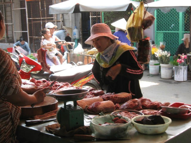 Người tiêu dùng khó phân biệt chất lượng thực phẩm.