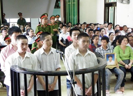 Các bị cáo tại tòa.